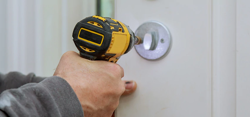 Street Locksmith For Smart Lock Repair in Delray Beach, FL